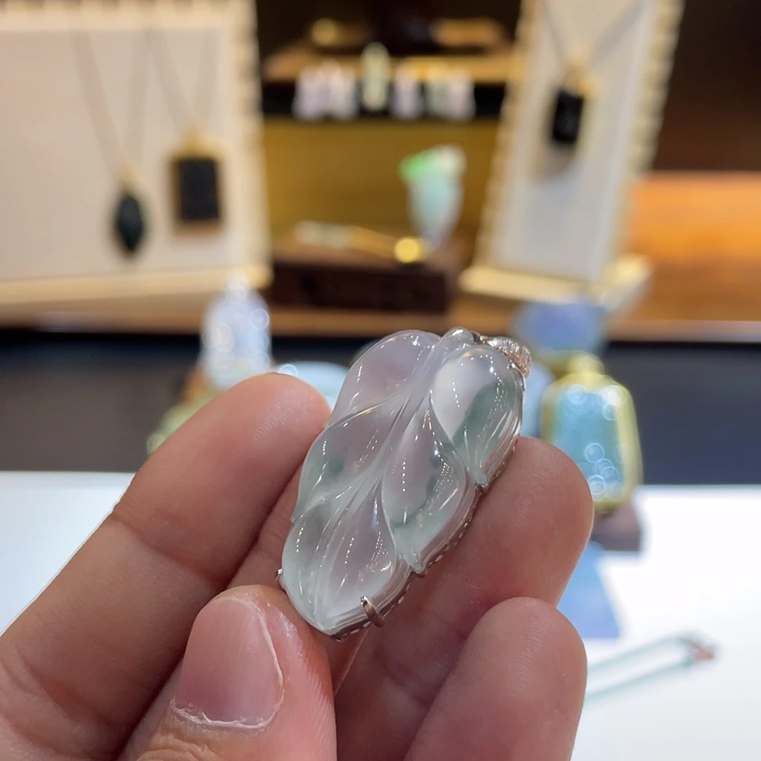 翡翠18K金镶嵌颈饰老种冰胶厚叶子 力推