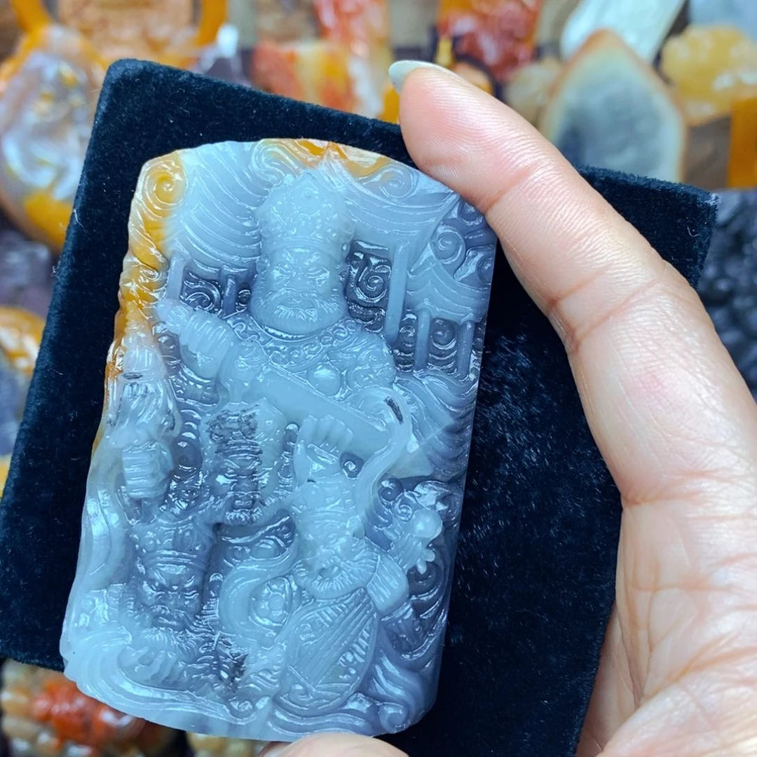 未镶嵌石英质玉（黄龙玉）颈饰