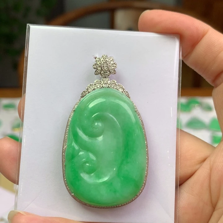 翡翠18K金镶嵌颈饰翡翠翡翠