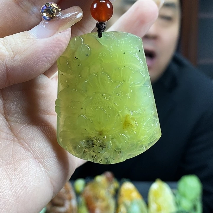 蛇纹石玉吊坠未镶嵌