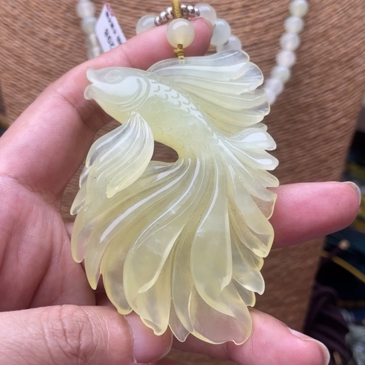 蛇纹石玉吊坠合金