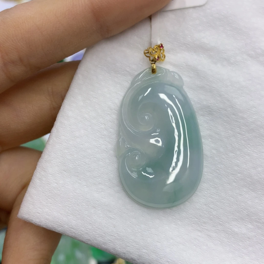 翡翠18K金镶嵌颈饰