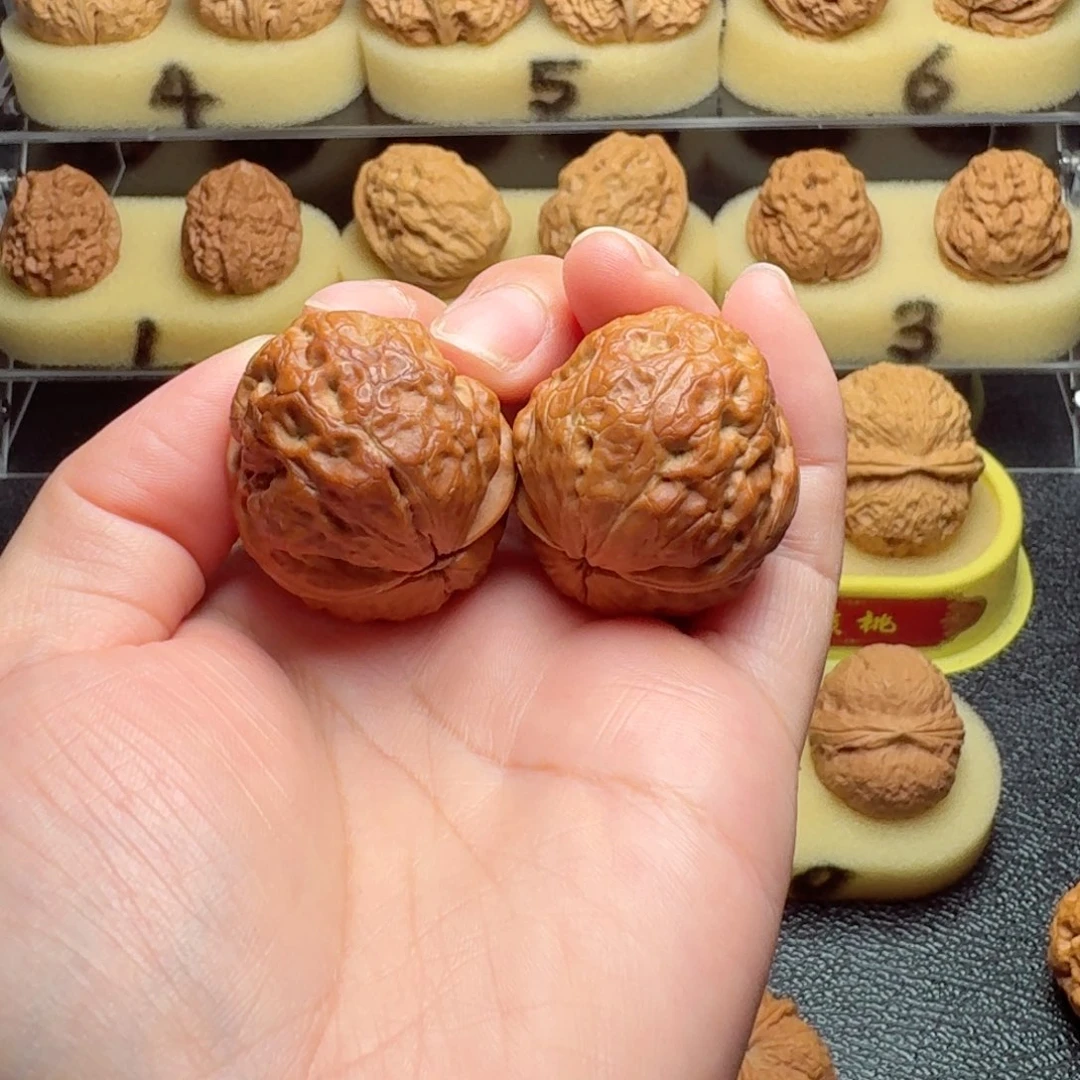 小***以文玩核桃把件八宝蟾