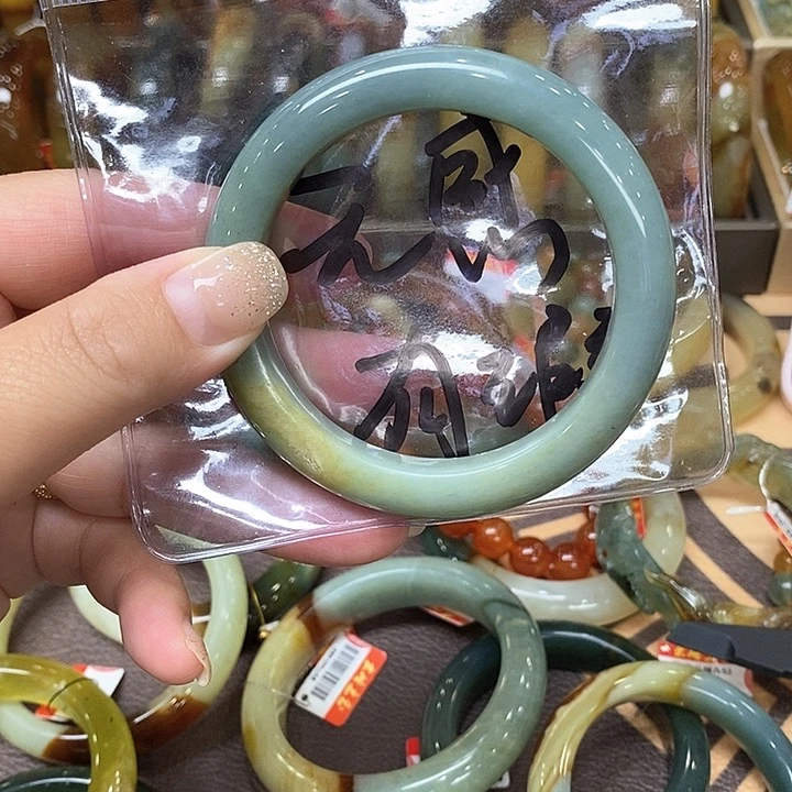 未镶嵌透闪石-蛇纹石玉手镯无*