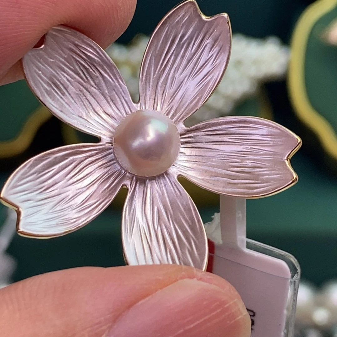 未镶嵌胸饰海水珍珠