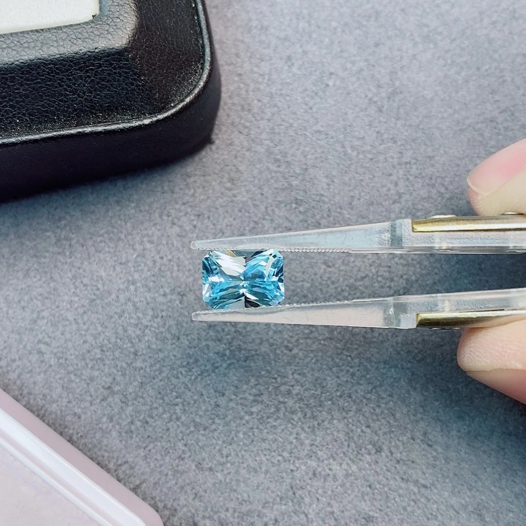 未镶嵌笔搁海蓝宝石2.32ct 圣玛利亚