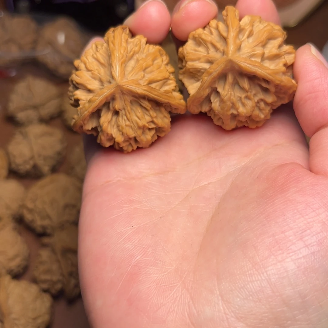 文玩核桃吊坠帝王三棱