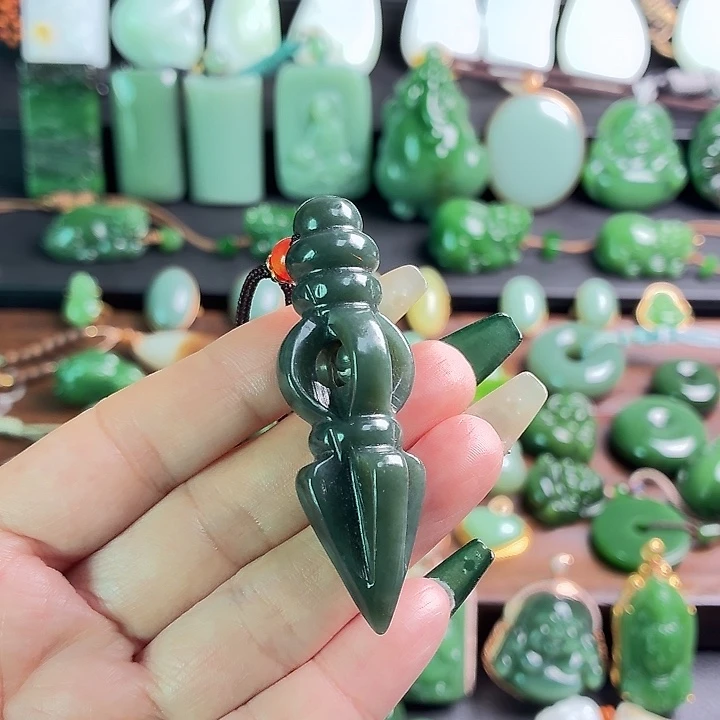 日***山和田玉未镶嵌挂件