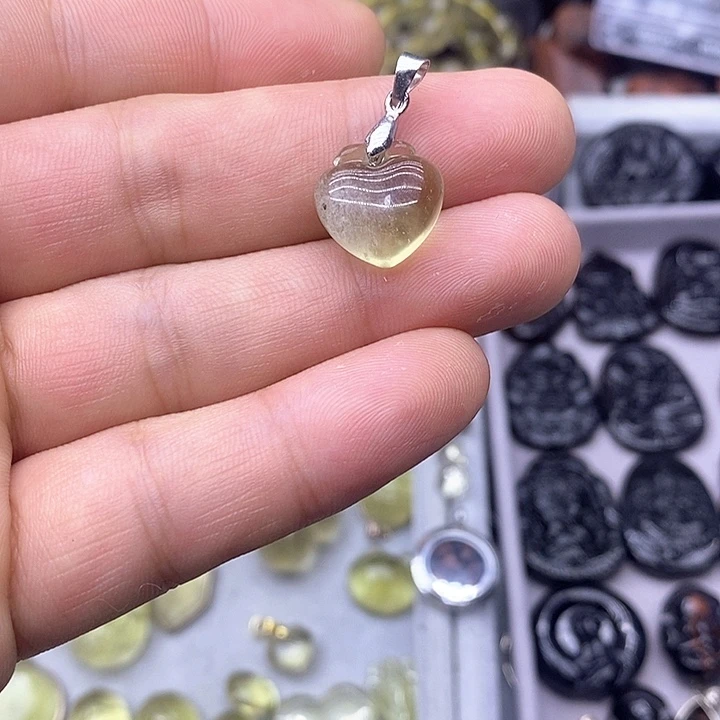 玻璃非金属利比亚爱心吊坠