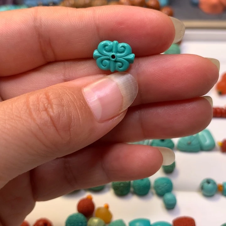 绿松石未镶嵌颈饰