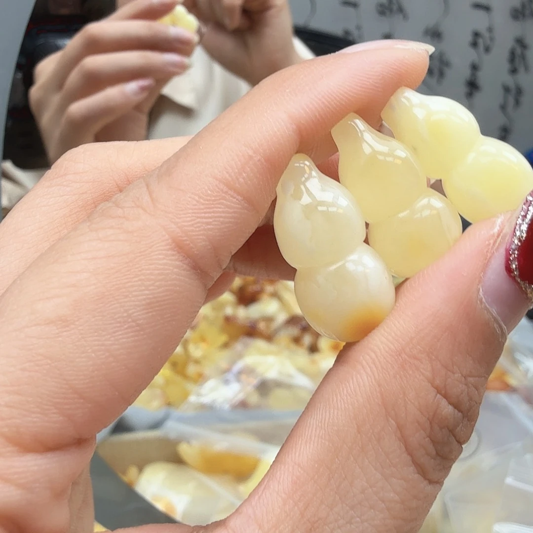 琥珀裸石未镶嵌你好