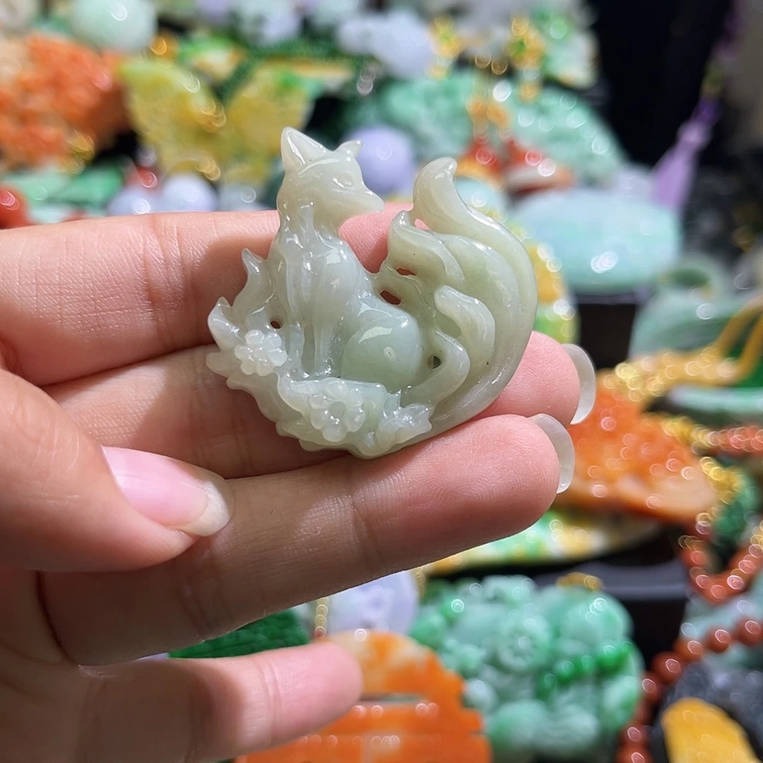 翡翠未镶嵌颈饰待编织