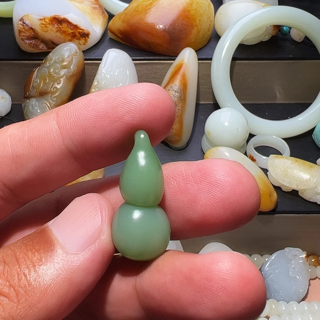 萱***忧和田玉未镶嵌挂件