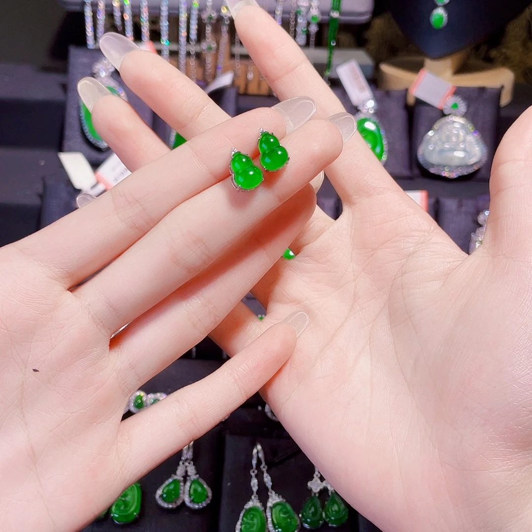 •***樂翡翠银S925镶嵌耳钉葫芦