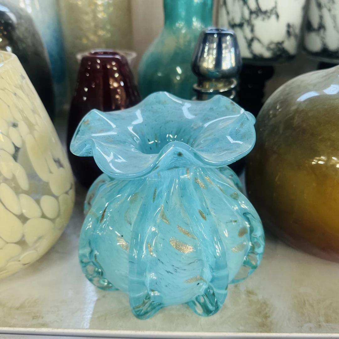 色点高13口径4花瓶