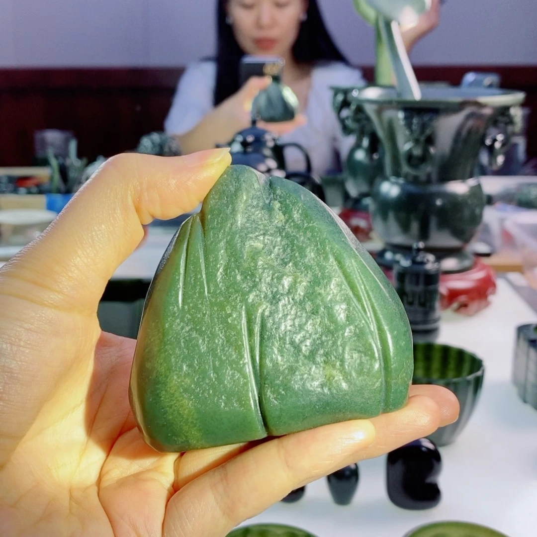 未镶嵌和田玉摆件