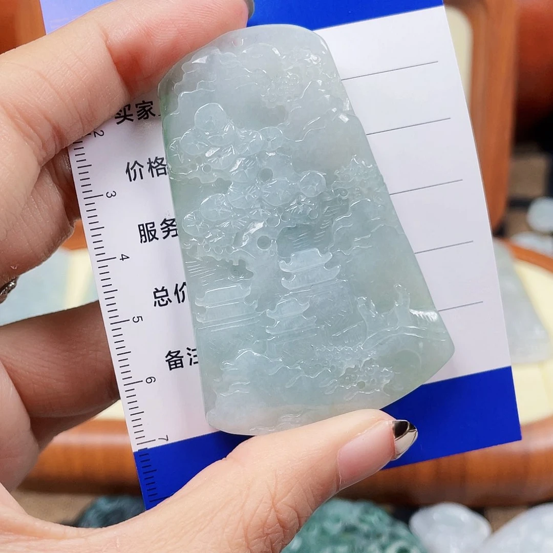 翡翠未镶嵌颈饰山水