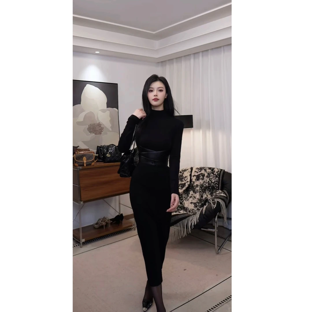 法式赫本风黑色高领长袖连衣裙女春秋收腰显瘦气质包臀打底裙子
