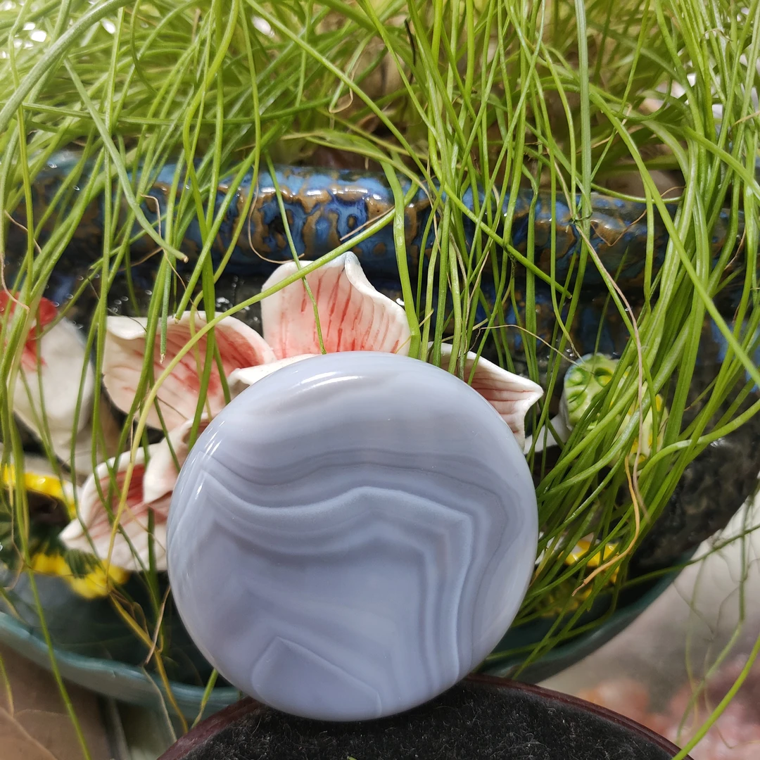 天然玛瑙刮痧板多样性发货一(直径45mm左右，厚度10mm左右)