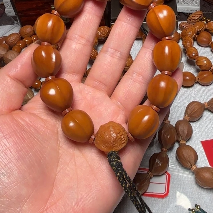 K***生橄榄核手串/手链1.8吞噬鲨鱼背