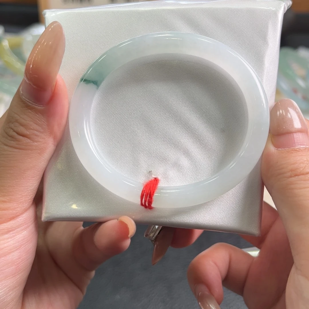 翡翠未镶嵌手镯52贵妃