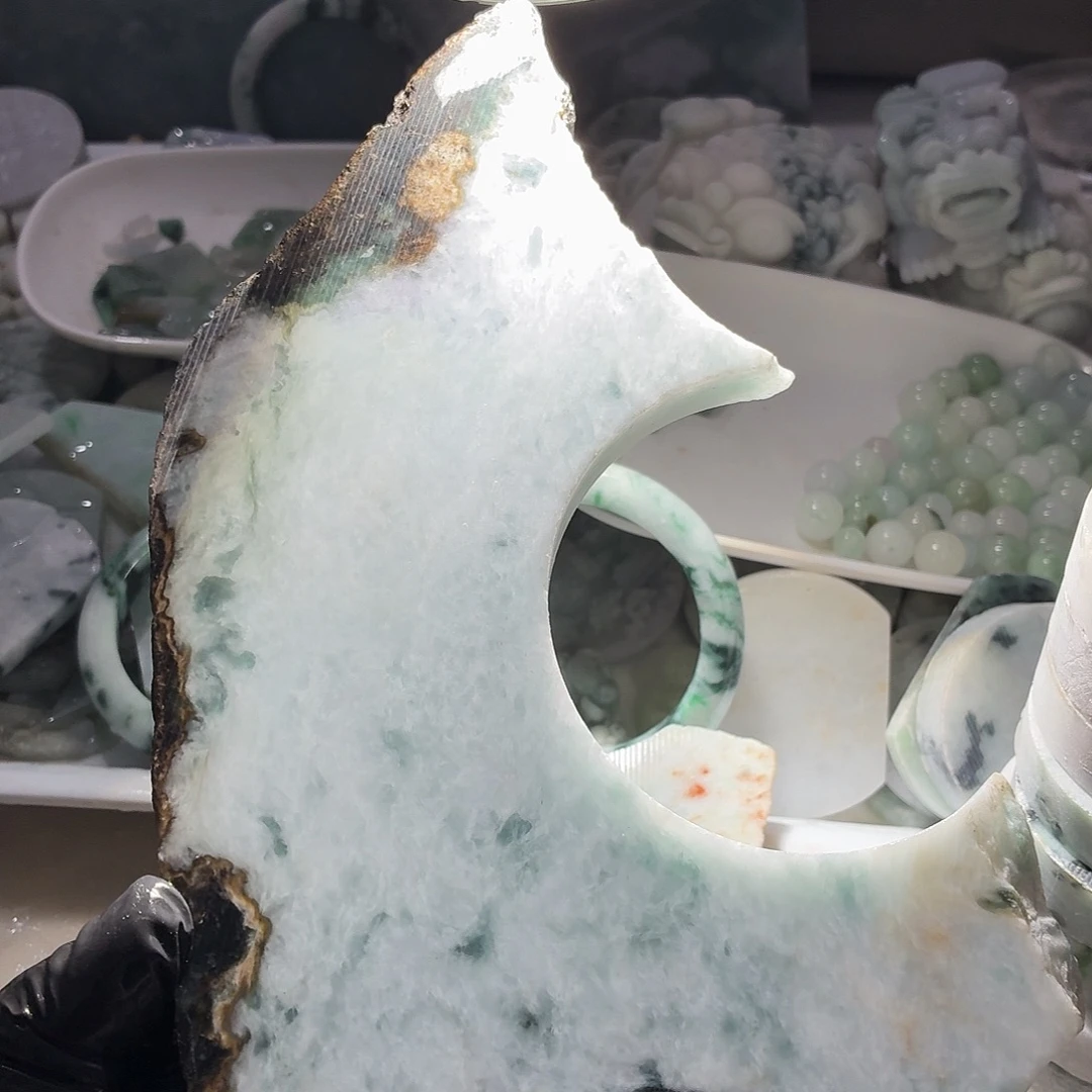 翡翠未镶嵌颈饰边角料