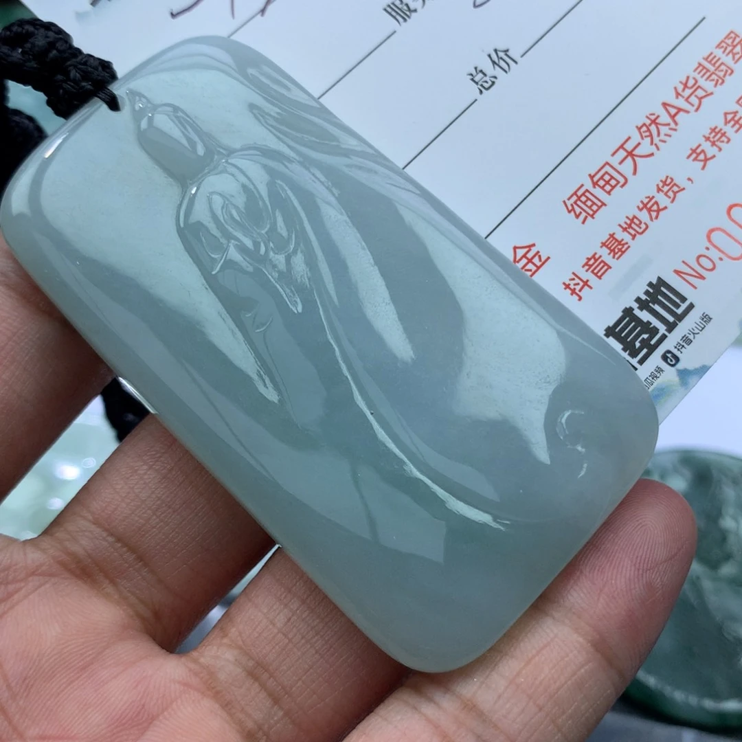 翡翠未镶嵌颈饰一****》