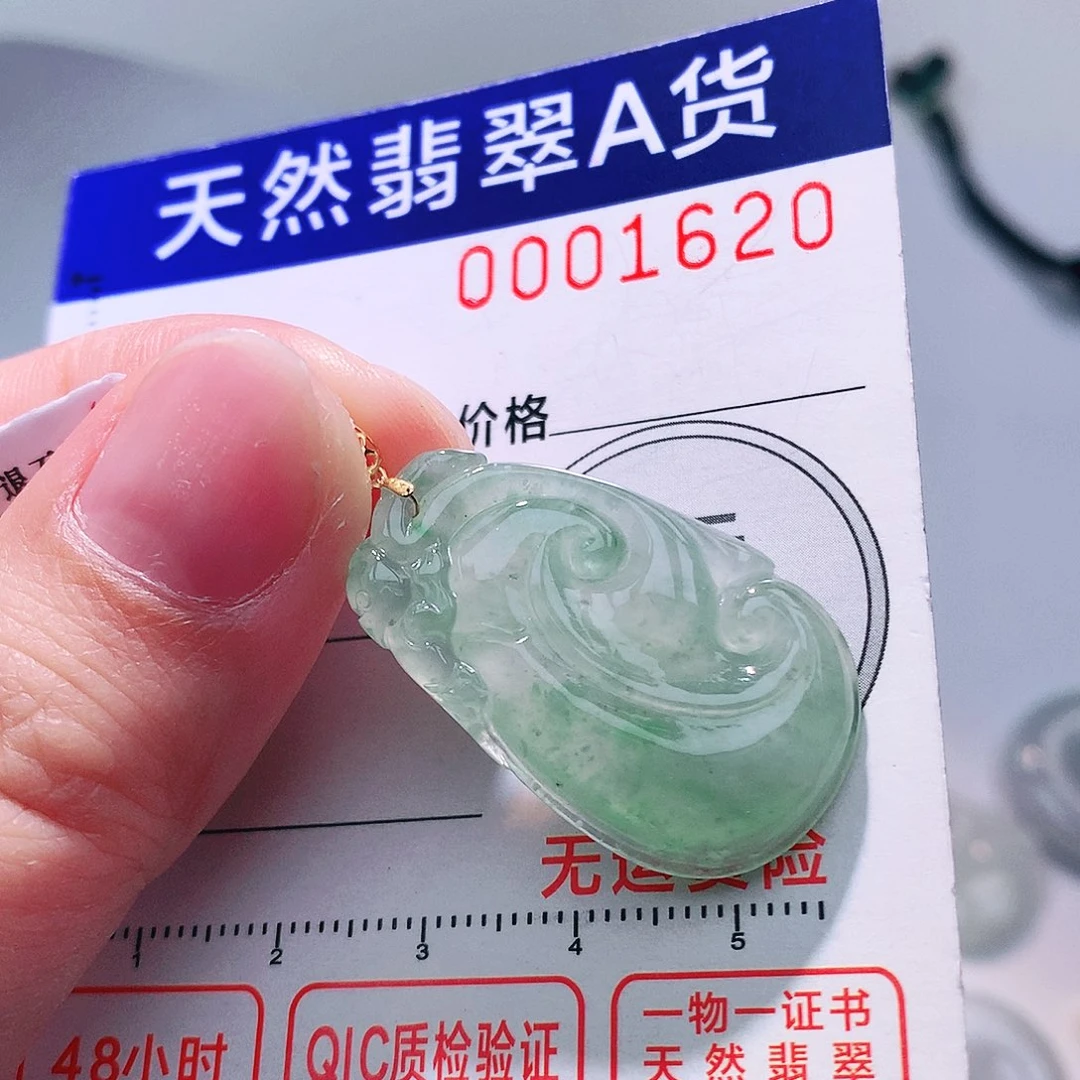 翡翠颈饰18K金镶嵌吊坠