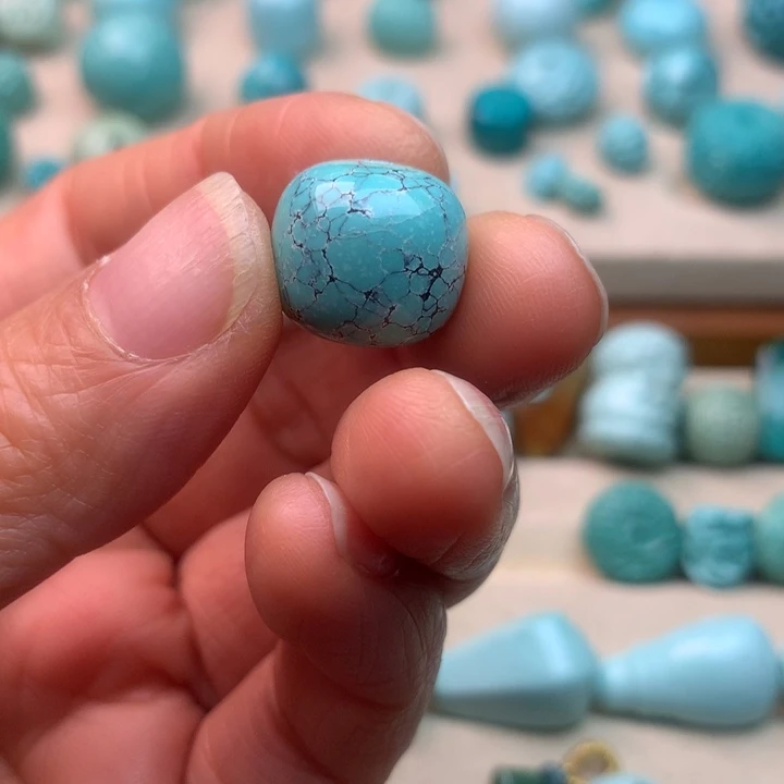 绿松石未镶嵌颈饰