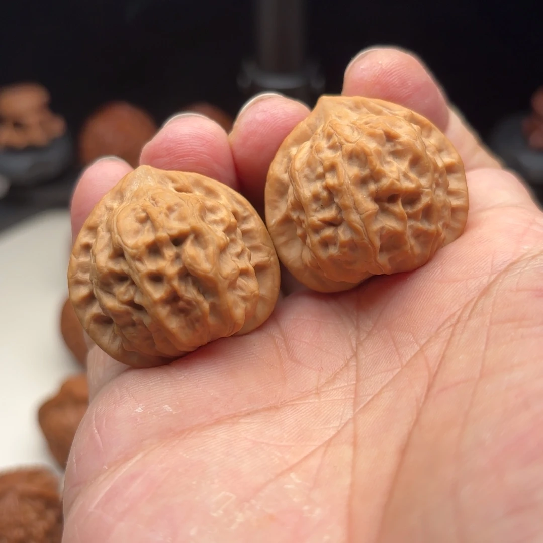 文玩核桃吊坠原树狮子头