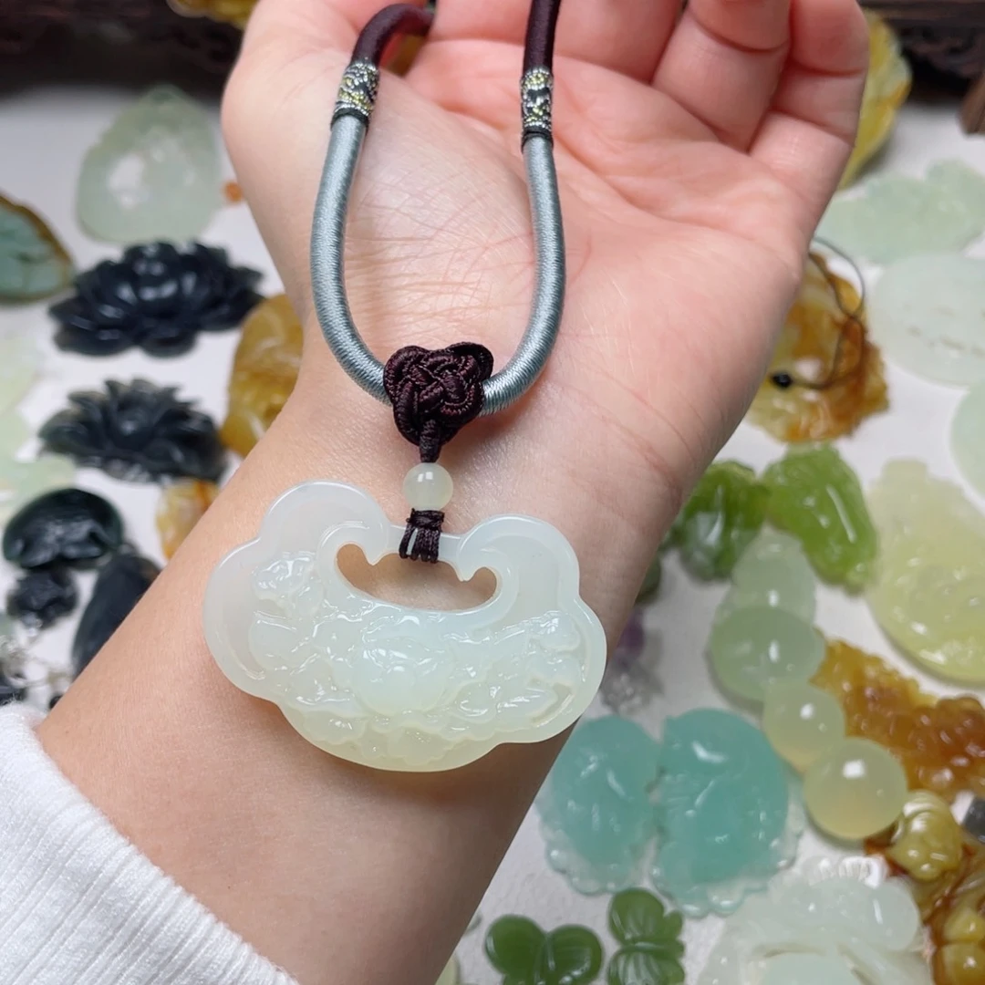 蛇纹石玉颈饰未镶嵌
