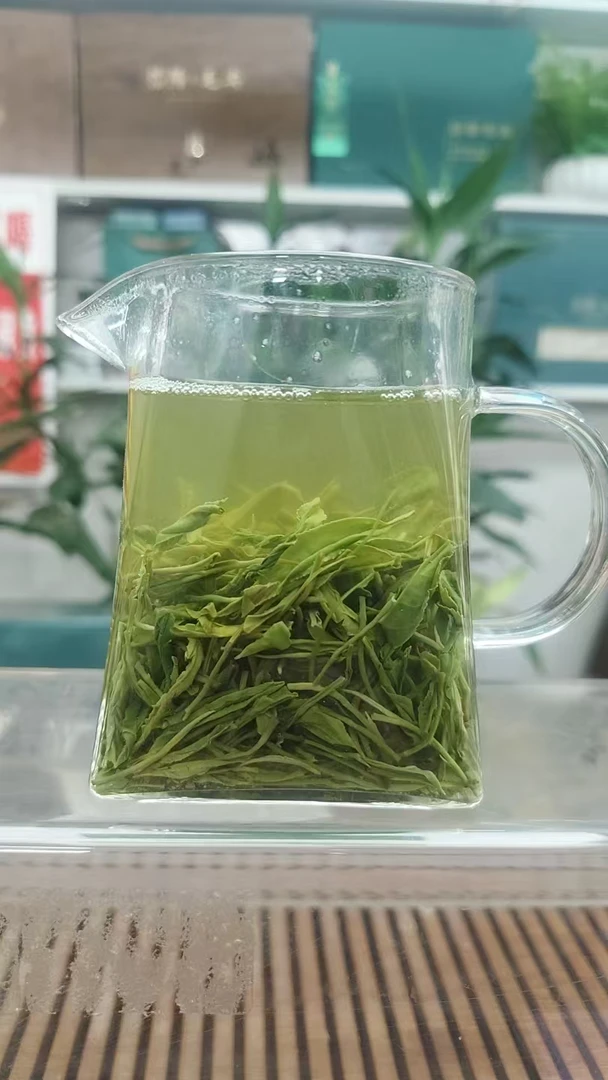 信阳毛尖2025雨前手工野山 大叶口粮茶散装 绿茶