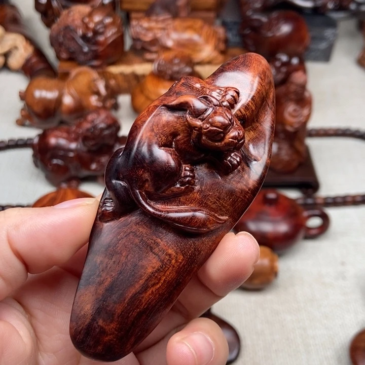 星***6黄花梨/降香黄檀把件