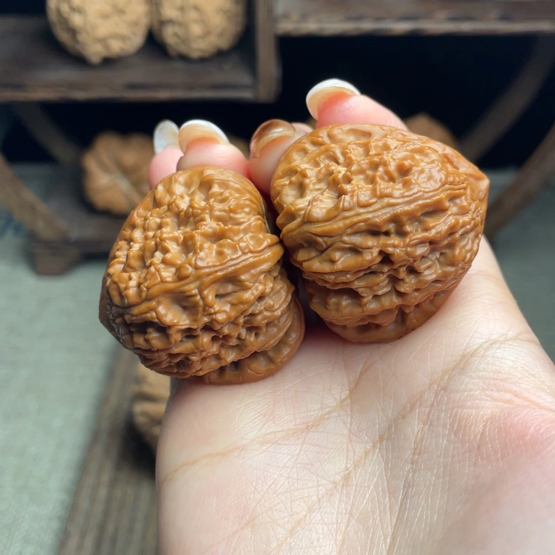 文玩核桃吊坠三角白39 打底精配毕业红皮克重打手