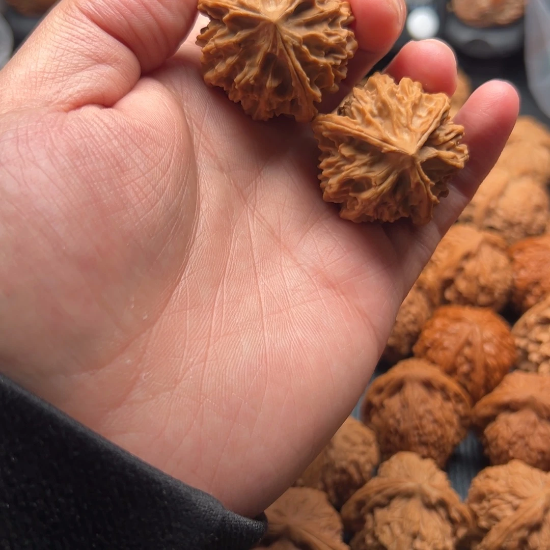 核桃岐山三棱文玩把件