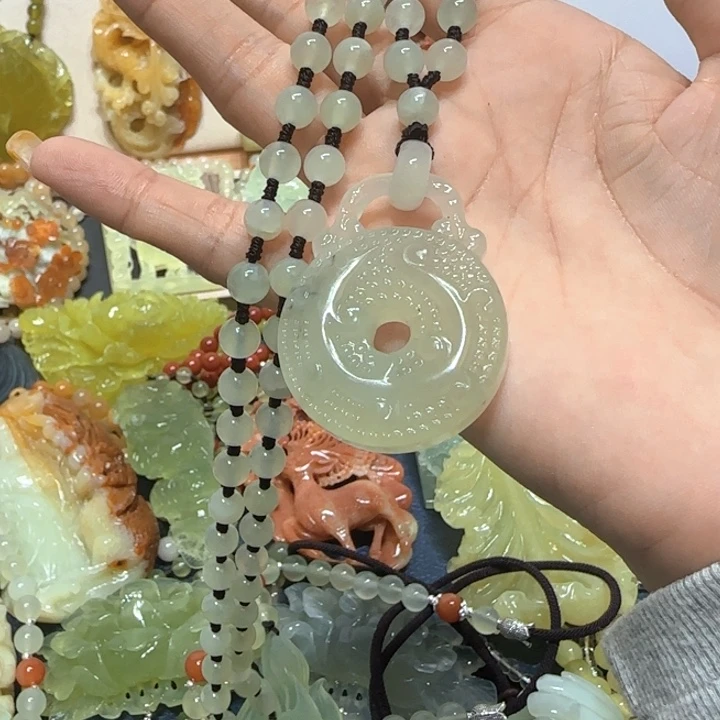 未镶嵌蛇纹石玉吊坠