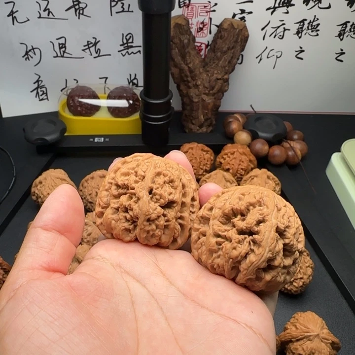 核桃把件不***。46全品粗筋