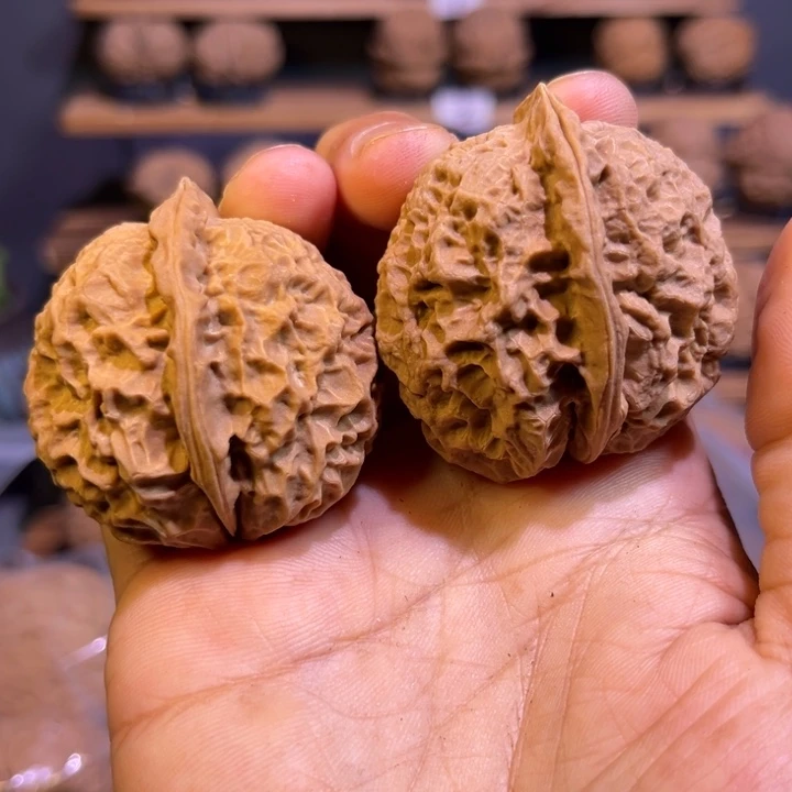 文玩核桃把件红旺云铁13号41mm