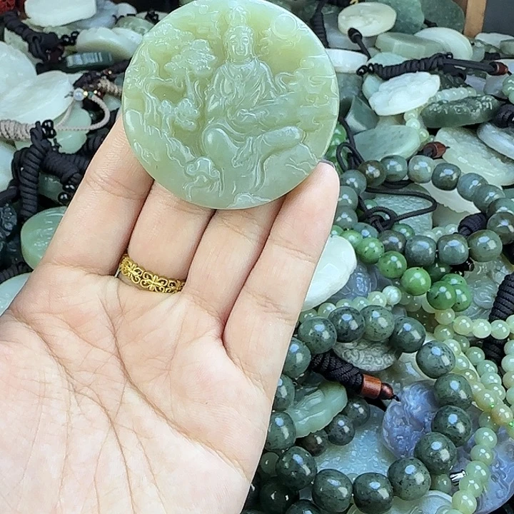 和田玉未镶嵌颈饰