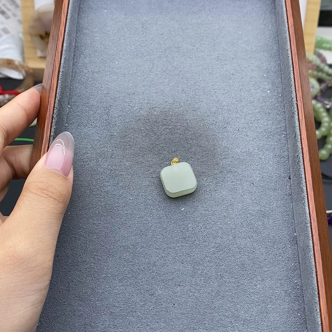 和田玉吊坠(不含链)18K金镶嵌