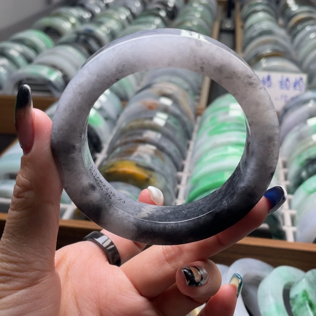 定制翡翠未镶嵌翡翠手镯