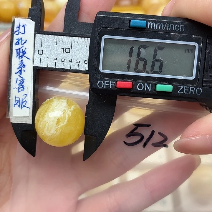 未镶嵌蜜蜡裸石四**爸蜜蜡