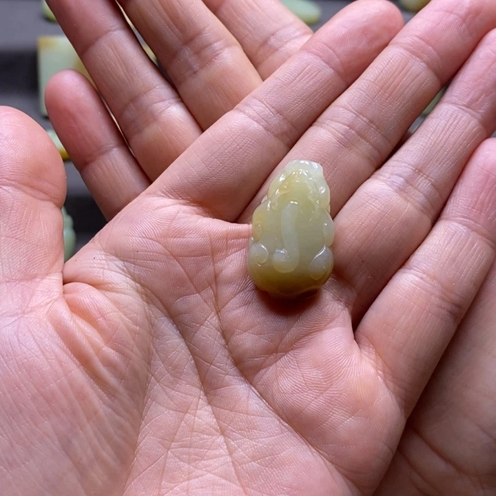 ****徐和田玉未镶嵌颈饰