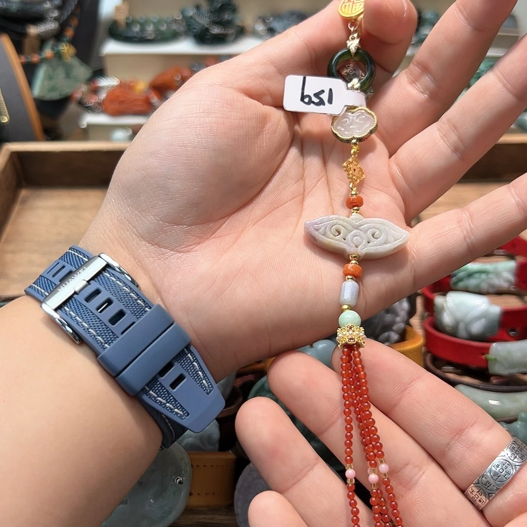 翡翠颈饰未镶嵌璧*