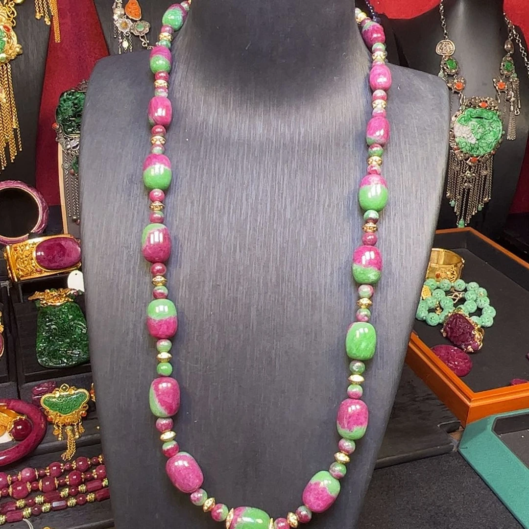 未镶嵌颈饰红宝石