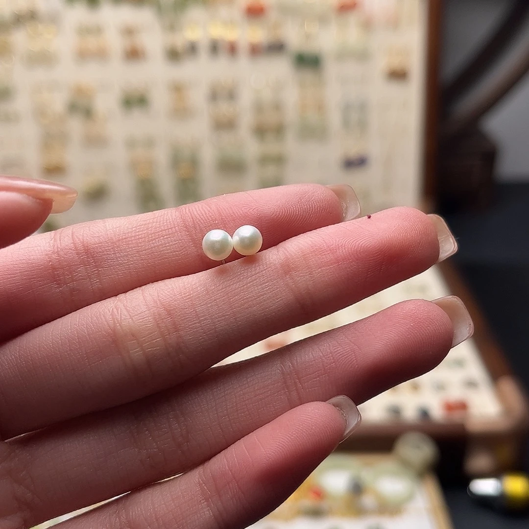 和田玉未镶嵌耳饰