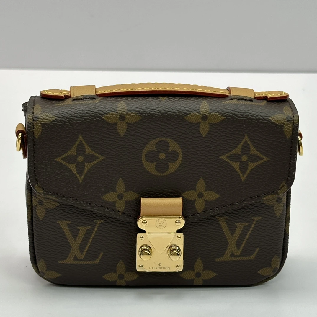 99新 LouisVuitton/路易威登 老花金扣micro mini邮差包 01056