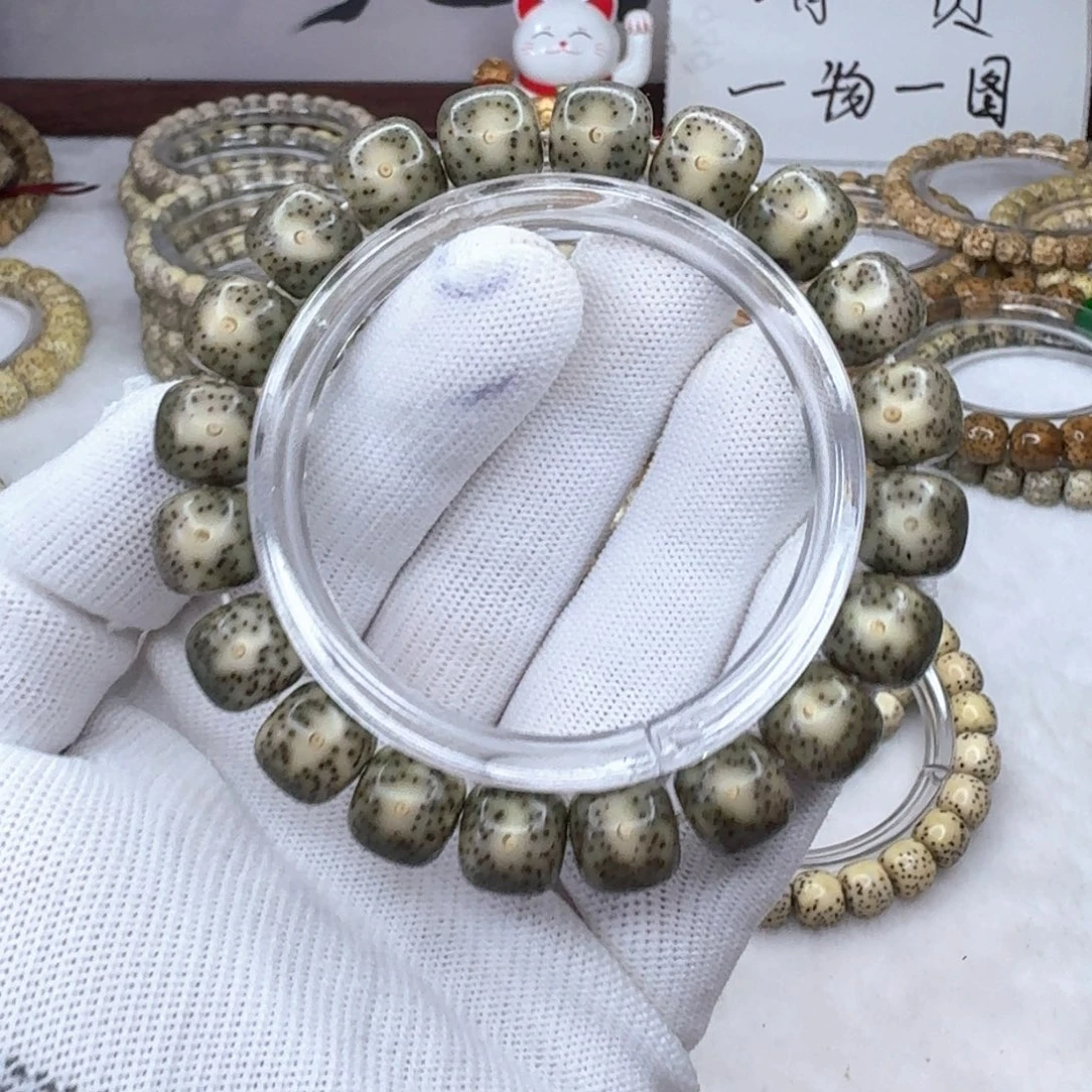 手串星月菩提11+同枝绿冰细星 081