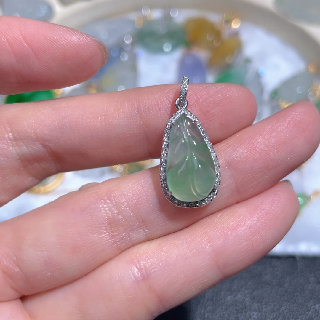 翡翠颈饰18K金镶嵌翡翠