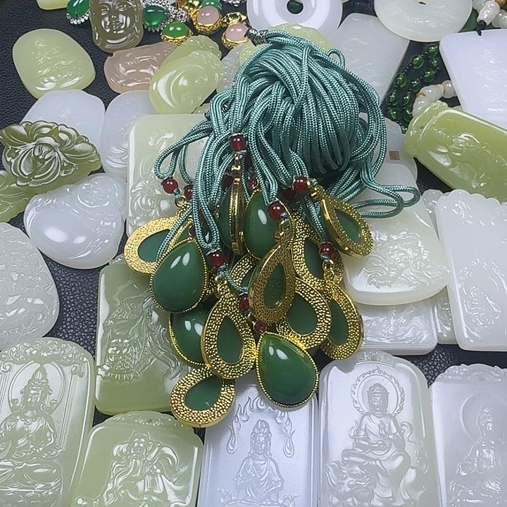 石英质玉未镶嵌颈饰